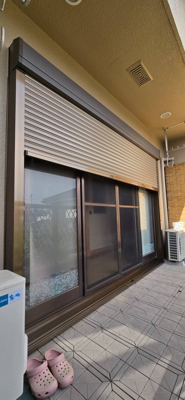 台風対策に電動シャッター施工！